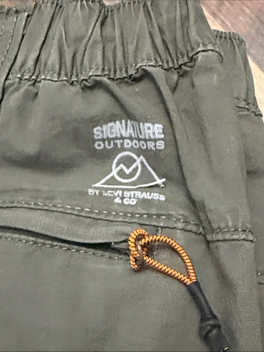 Signature Outdoors by Levi Strauss Cargo Hiking Shorts Olive Green W33 Stretch